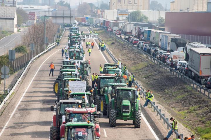 Los tractores han colapsado las principales vías de Jaén
