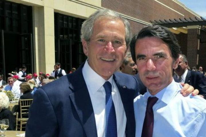 José María Aznar junto a George W. Bush.