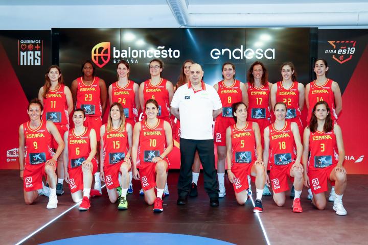 MADRID, SPAIN - MAY 23: The players of the Women's Basketball Team and their coach, Lucas Mondelo, are seen during the presentation of the team in the THECUBE space, coinciding with the start of the concentration and the Preparation Tour for the...
