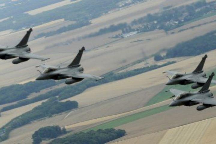 A picture taken on July 14, 2015 from a French Air Force C-135 FR refueling tanker aircraft shows four French Rafale fighter jets flying over the countryside, west of Paris, on their way to take part in the aerial Bastille Day military parade ov...