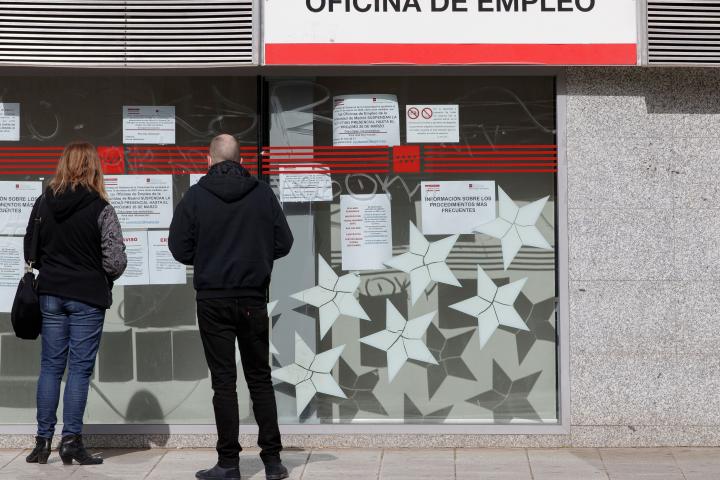 Una oficina de empleo en Madrid, cerrada por el estado de alarma. 