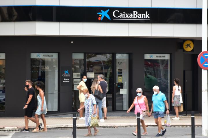 Una de las sucursales de CaixaBank