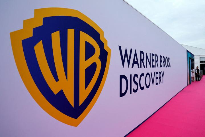 Warner Bros se lanza a por las bajas de Netflix y estrenará una nueva  plataforma de streaming gratuita