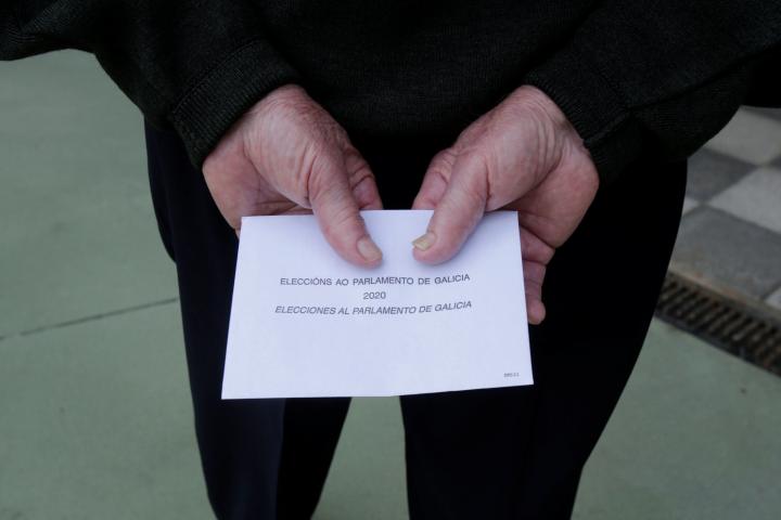 A man holds an envelope with his ballot before voting at a polling station during Galicia's regional elections in Ribadeo, Spain, July 12, 2020. REUTERS/Miguel Vidal