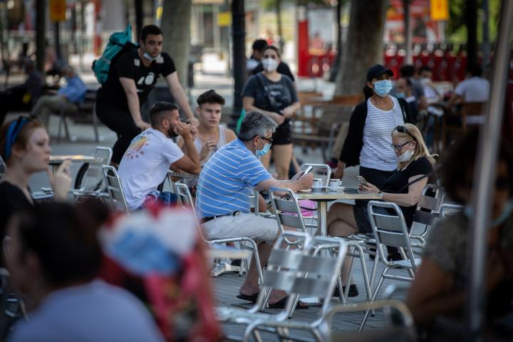BARCELONA, SPAIN - MAY 26: Several people on the terrace of a bar during the second day of the reopening to the public of the open-air terraces of the hotel and catering establishments, limited to 50% of the tables and guaranteeing a distance of...