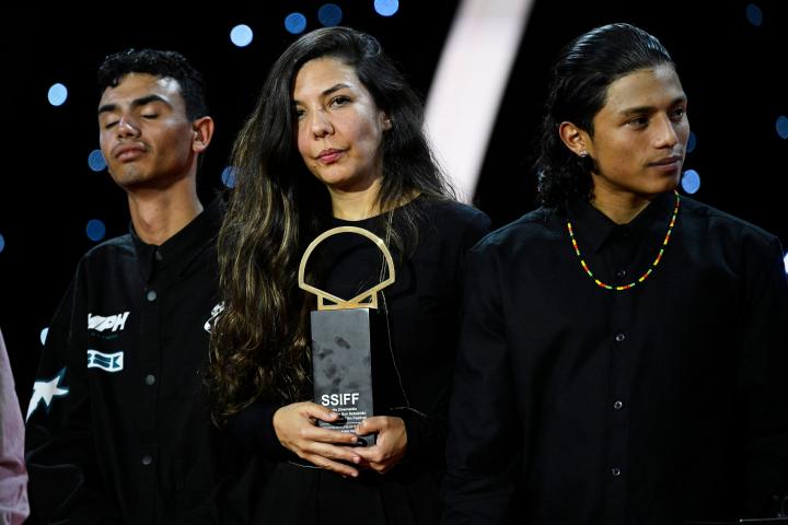 Laura Mora recoge la Concha de Oro por 'Los Reyes Del Mundo' en San 
