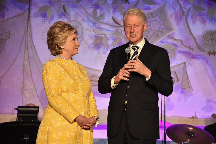 Bill Clinton estuvo en la 'isla de las orgías' de Epstein con dos mujeres,  según una testigo