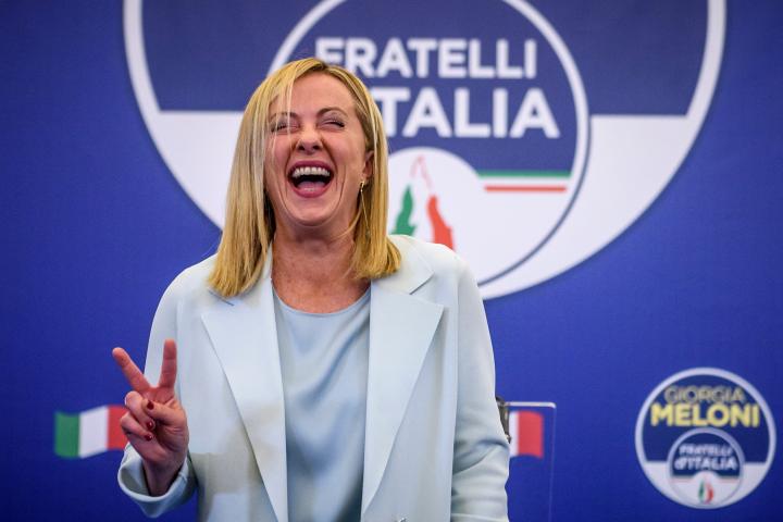 Giorgia Meloni celebra la victoria de Hermanos de Italia en las elecciones de Italia. 