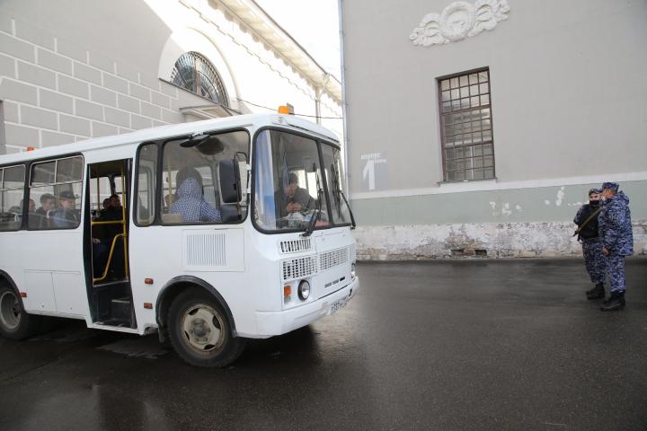 Soldados llamados a filas por Putin, en un autobús con destino a los campos de entrenamiento