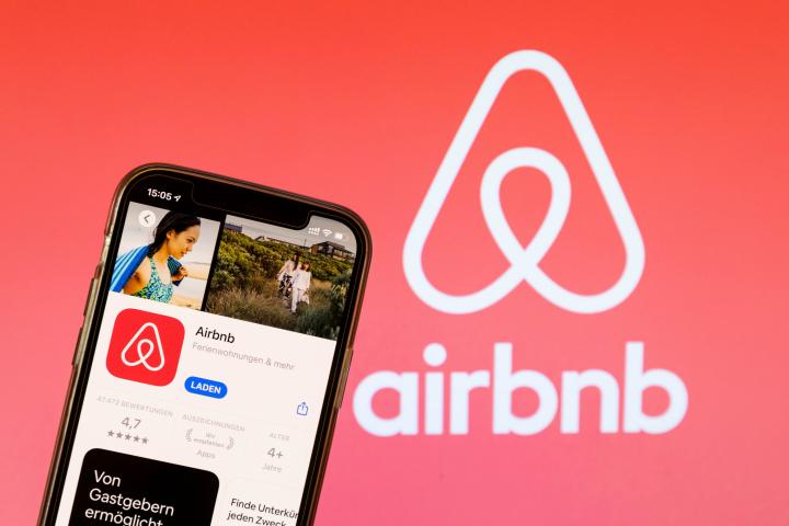 Ilustración de la aplicación de Airbnb.