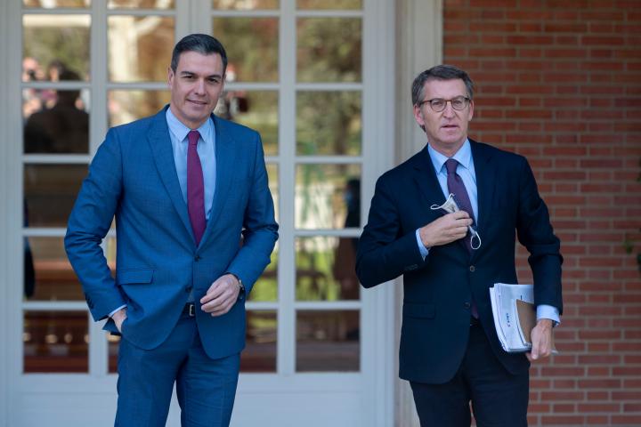 Pedro Sánchez y Alberto Núñez Feijóo, en su primer encuentro en Moncloa el pasado mes de abril