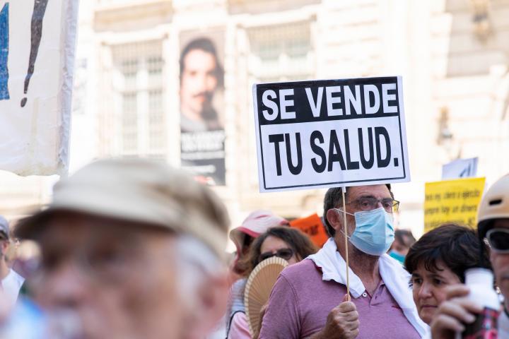 Manifestación por la sanidad pública y contra la política sanitaria de Isabel Díaz Ayuso en la Comunidad de Madrid. El 10 de julio de 2022 en Madrid.