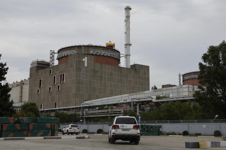 Un convoy de la ONU entra en la central nuclear de Zaporiyia.
