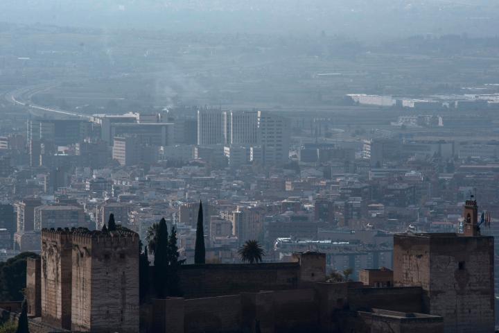La contaminación se hace evidente en el ﻿skyline﻿ de Granada