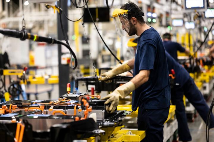 Empleados de la planta automovilística de Stellantis en Figueruelas (Zaragoza), el pasado septiembre.