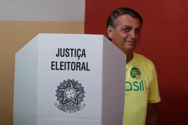 El candidato del Partido Liberal y actual mandatario brasileño, Jair Bolsonaro, durante el día de la votación.