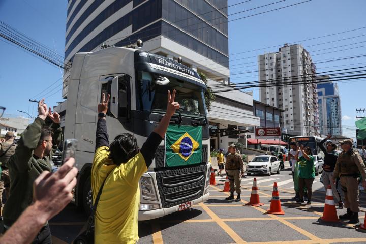 Un camionero bolsonarista participa en las protestas en Brasil.