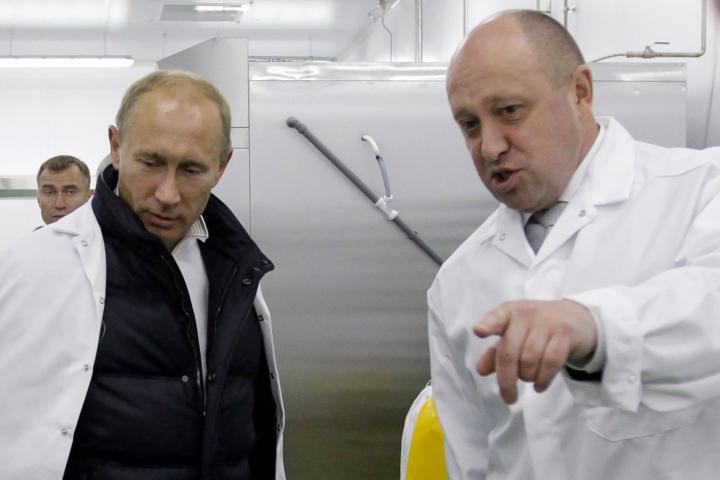 El oligarca ruso Yevgeni Prigozhin y el presidente ruso, Vladimir Putin. 