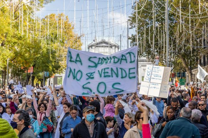 Manifestación contra el plan sanitario de Díaz Ayuso, el 13 de noviembre de 2022, en Madrid.