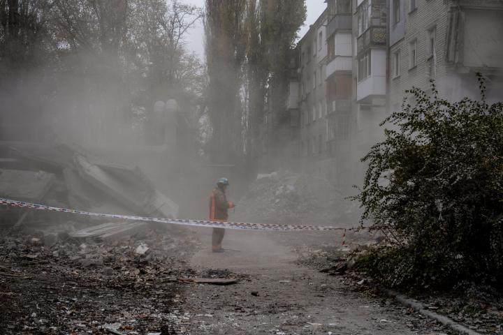 Una ciudad ucraniana, tras el impacto de un misil ruso, en una imagen de archivo 