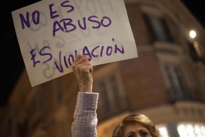 Un cartel durante una de las manifestaciones por la violación de 'La Manada.