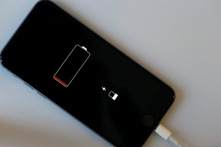 Un iPhone 6 que pide a gritos una nueva carga de la batería