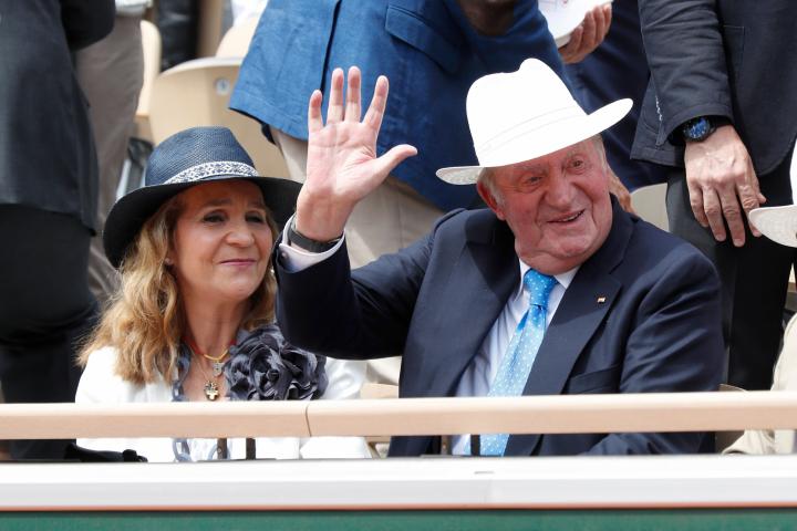 PARIS, FRANCE - JUNE 09: King Juan Carlos of Spain and Princess Elena of Spain attend the 2019 French Tennis Open - Day Fifteen at Roland Garros on June 09, 2019 in Paris, France. (Photo by Rindoff Petroff/Suu/Getty Images)