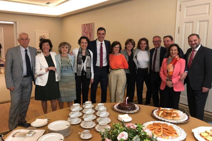 Foto de cumpleaños de Carmen Calvo en La Moncloa.