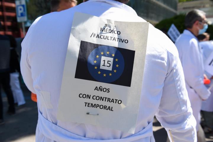 Manifestación de médicos especialistas por el centro de Madrid.