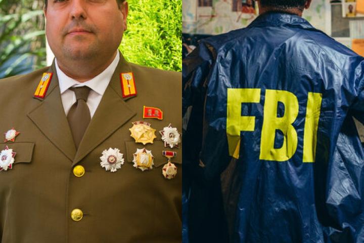Alejandro Cao de Benós y un hombre con una chaqueta del FBI, en sendas fotos de archivo.
