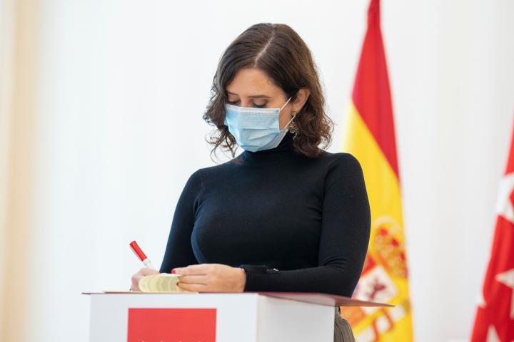 The president of the Community of Madrid, Isabel Diaz Ayuso, during the act of renewal of the agreement for the development of activities in the educational and cultural field with the Fundación Teatro Real and the Fundación de Amigos del Teat...