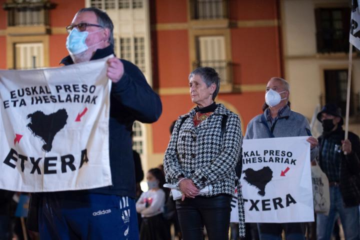 Protesta en Arrasate-Mondragón, el pasado diciembre, pidiendo que los presos de ETA cumplan su pena en el País Vasco. 