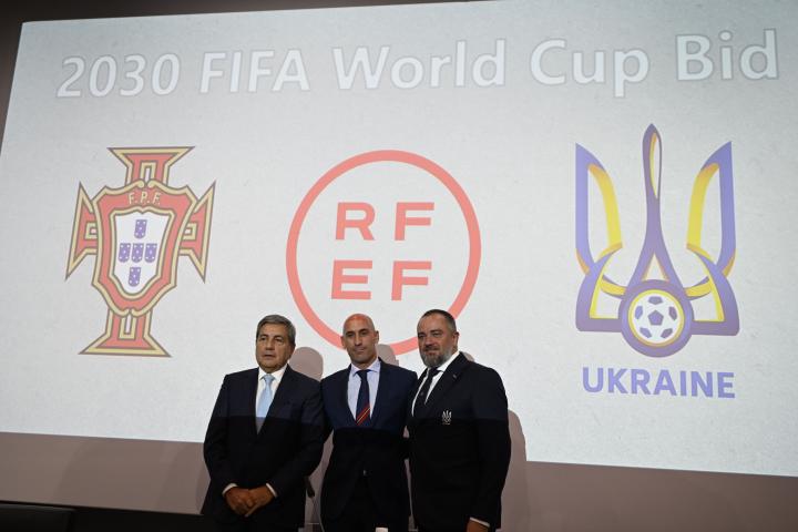 Los presidentes de las federaciones de fútbol de España, Portugal y Ucrania.