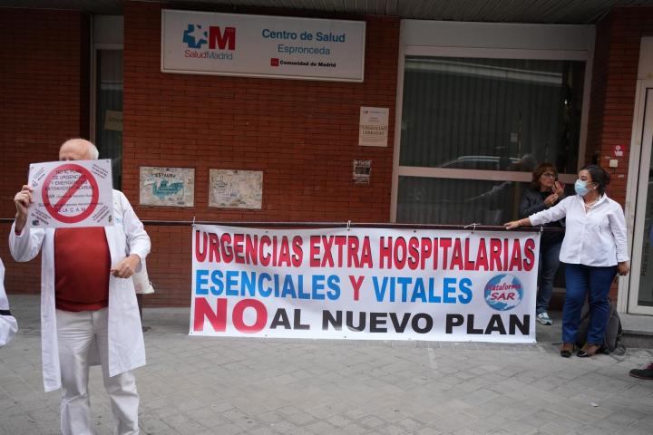 Sanitarios protestan en el estreno del centro de urgencias de Espronceda