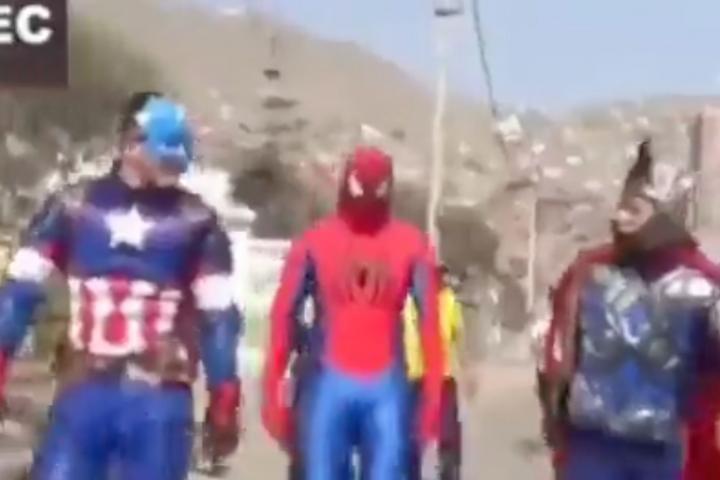 La policía peruana disfrazada de 'Los Vengadores'