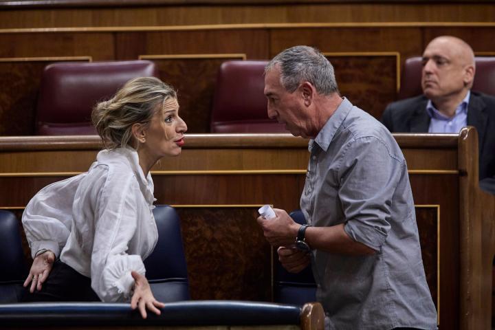 Díaz y Baldoví conversan en una sesión del Congreso