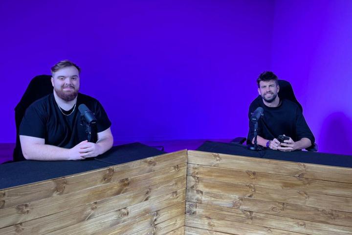 Ibai Llanos y Gerard Piqué antes de iniciar su encuentro en Twitch