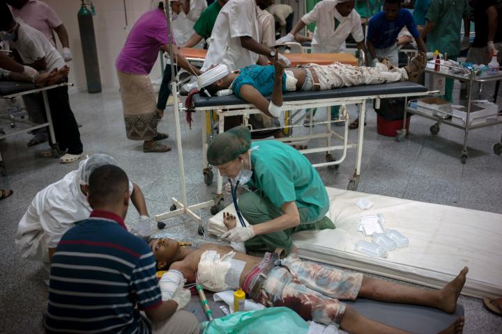 Sala de urgencias en un hospital de Aden.