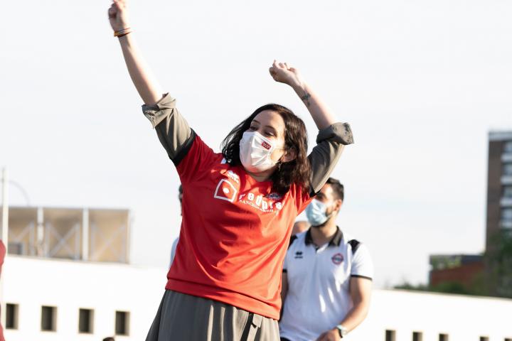 Ayuso, celebrando.