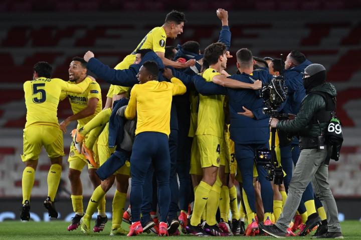 El Villarreal celebra la clasificación en la Europa League frente al Arsenal.