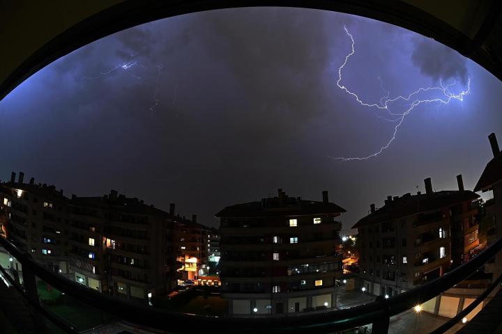 Una gran tormenta eléctrica en Alcalá de Henares.