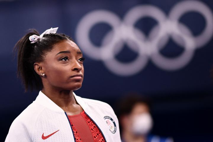 Simone Biles, durante la final de gimnasia artística por equipos de Tokio 2020
