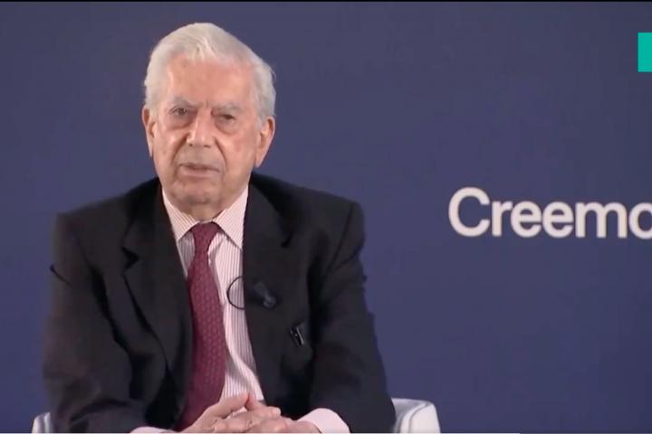 Mario Vargas Llosa en la convención nacional del PP.