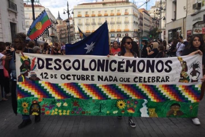 Marcha del colectivo 'Descolonicémonos. 12 de octubre, nada que celebrar'.