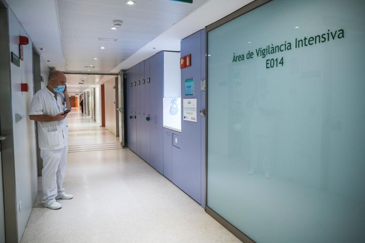 Imagen de archivo de un doctor en el Hospital Clínico Hospital de Barcelona.