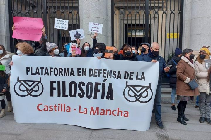 Protesta de la Plataforma en Defensa de la Filosofía ante el Ministerio de Educación en Madrid.