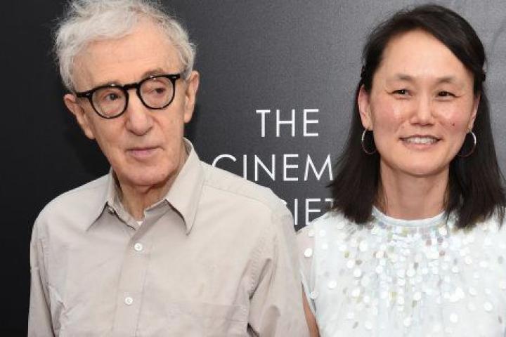 Woody Allen y Soon-yi en el estreno de la película 'Café Society'.