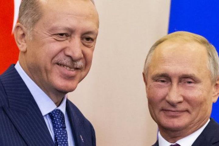 Vladimir Putin y Recep Tayyip Erdogan, este lunes, reunidos en Sochi (Rusia).