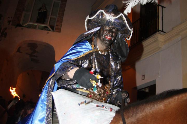 Jesulín de Ubrique como Baltasar en la cabalgata de Arcos de la Frontera (Cádiz).