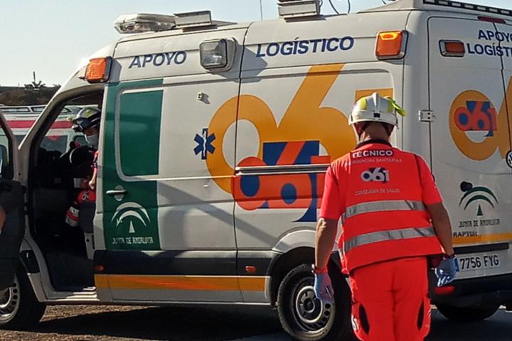 Imagen de una ambulancia del servicio de emergencias de Andalucía.